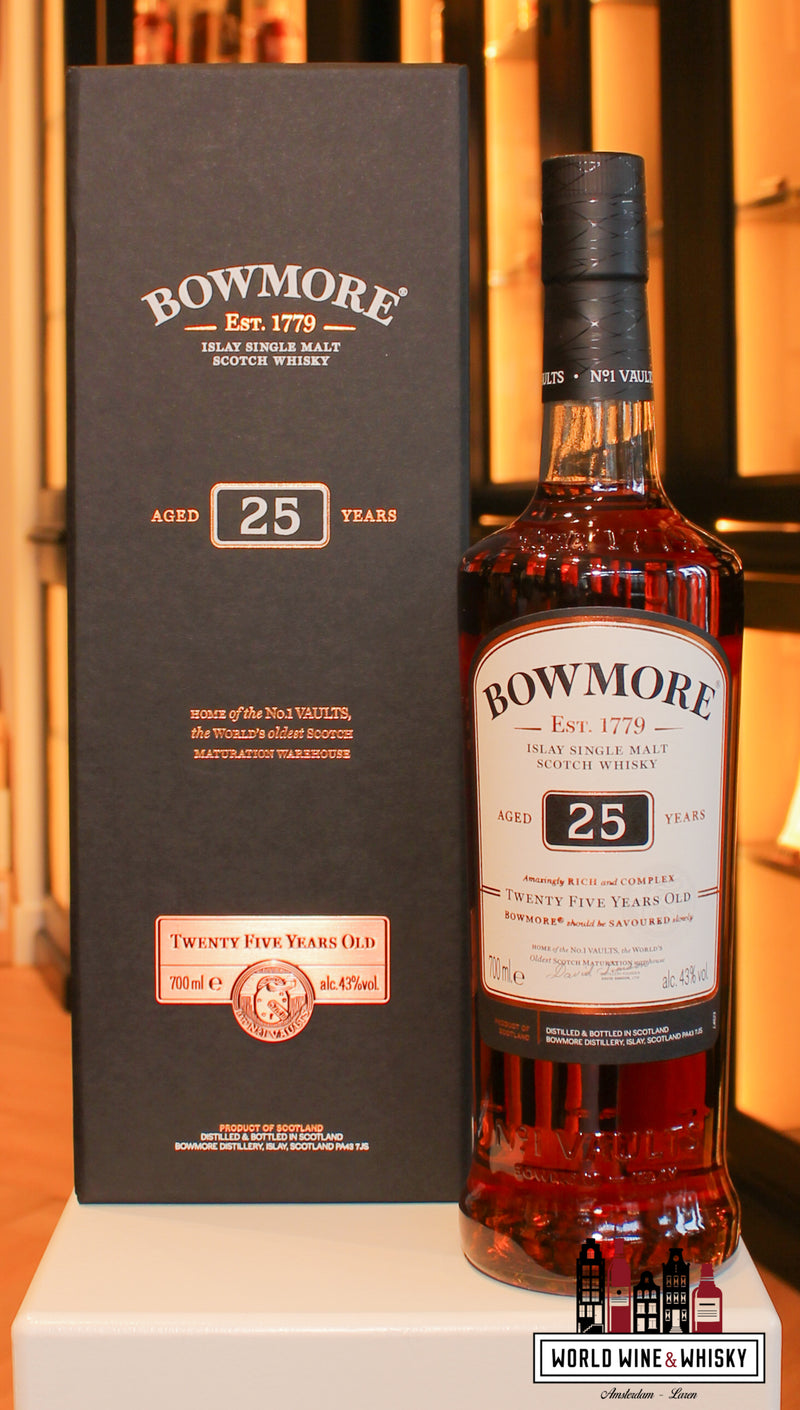Bowmore 25 Years Old whisky 