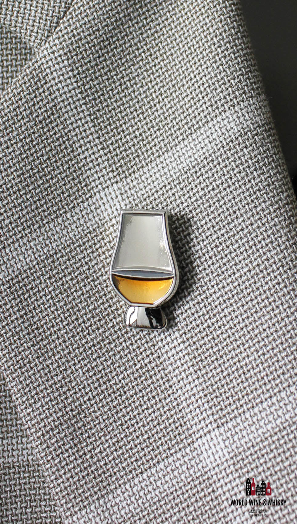 Traditional luxury whisky glass badge accessory - WORLD WINE WHISKY 