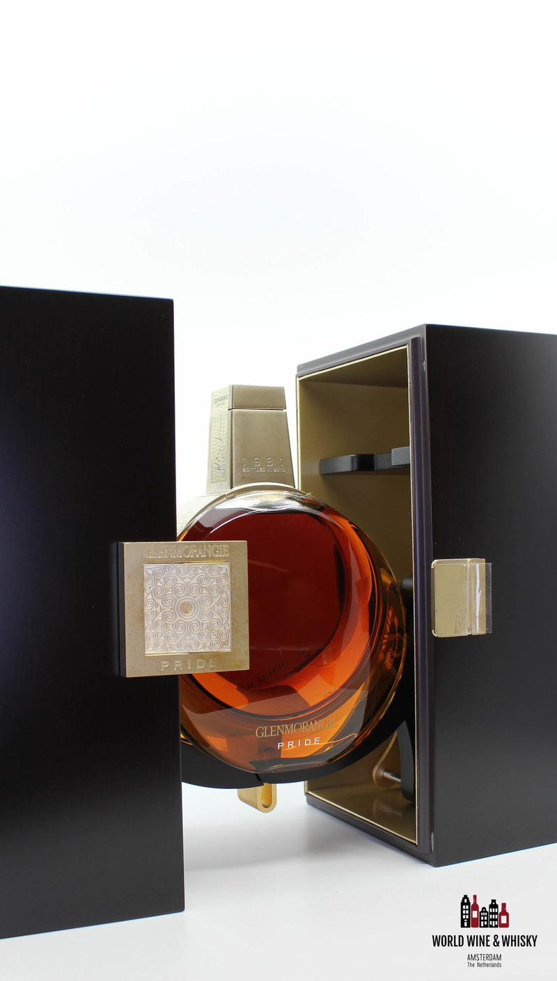 Glenmorangie Pride 28 jaar oud 1981 2010 - Baccarat kristallen karaf 56,7%